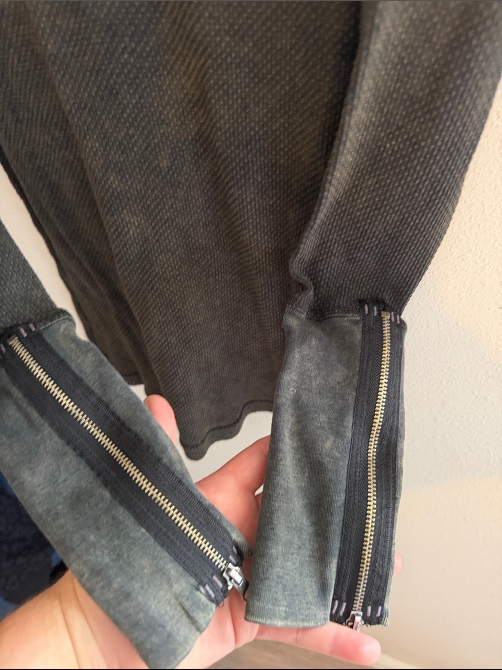 Free people V-Neck Thermal Top - zipper cuff - Picture 5 of 6